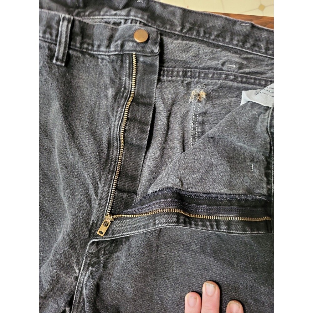 Vintage 80s Wrangler 13MWZWK Black Cowboy Cut Jeans Made in USA 42x32 Distressed - Picture 6 of 16